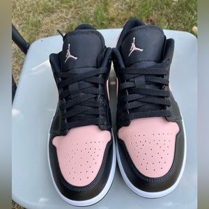 Jordan 1 low Crimson Tint Size 9
